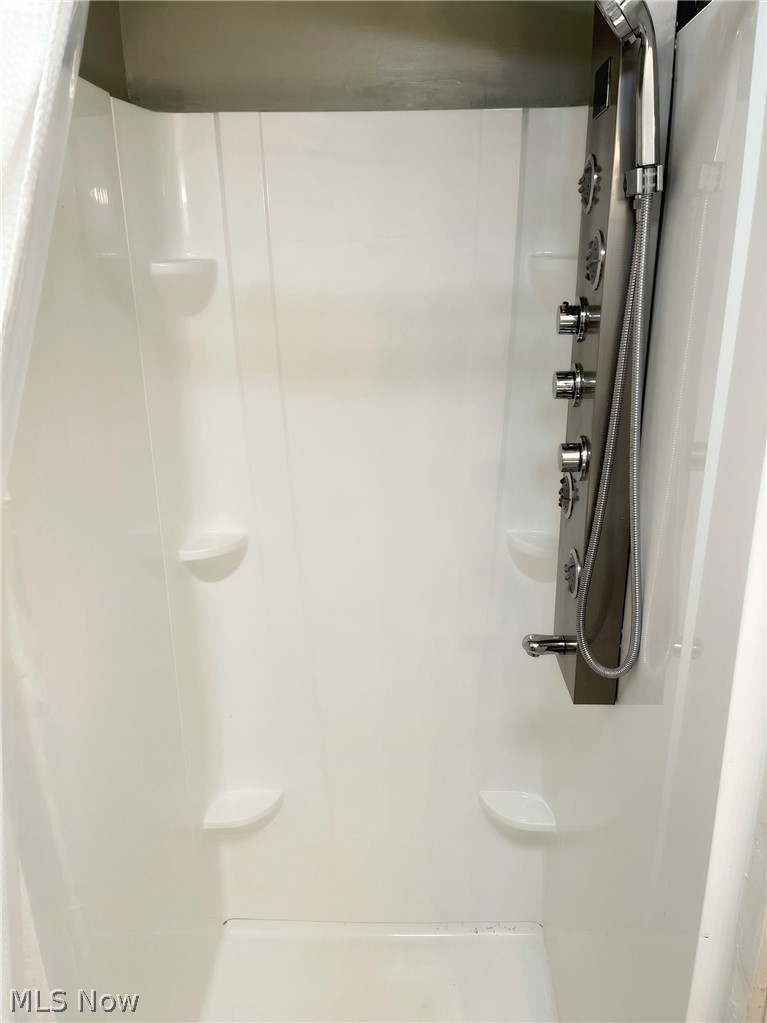 4750 Oak Point Road, Unit 306 Lorain, OH 44053 - Photo 9 of 15 Gallery Image 9