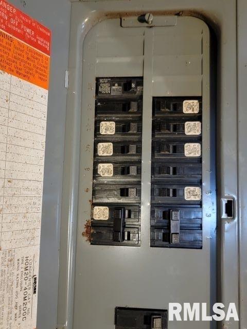 617 North 14th Street Herrin, IL 62948 - Photo 22 of 23 a view of a living room with furniture