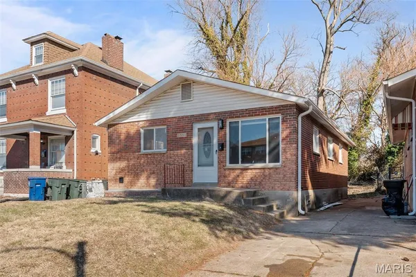 $159,500 | 5531 Maple Avenue, St. Louis, MO 63112