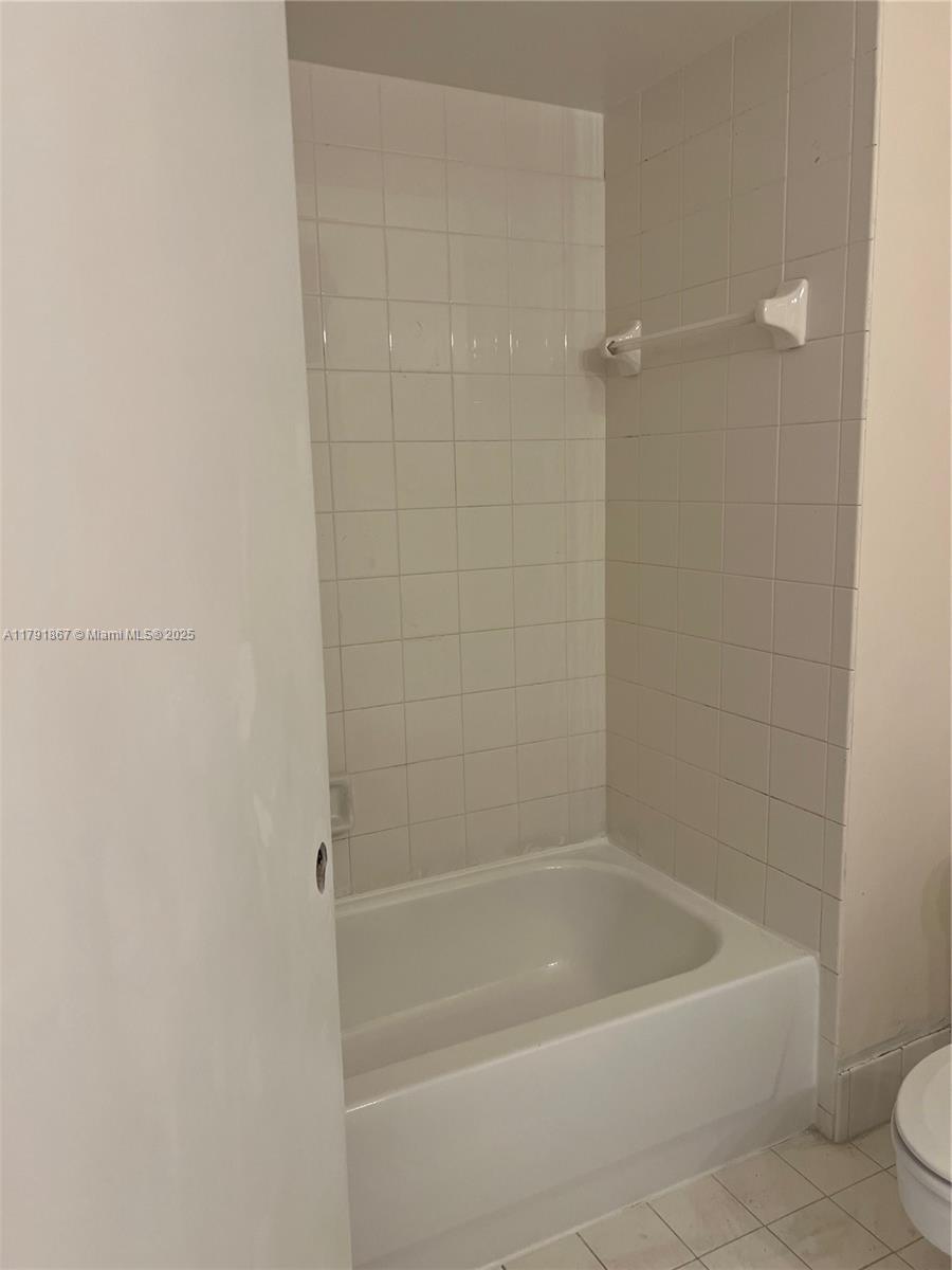 5357 Southwest 125th Avenue Miramar, FL 33027 - Photo 27 of 39 a bathroom with a bathtub