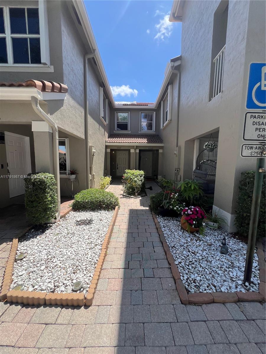 5357 Southwest 125th Avenue Miramar, FL 33027 - Photo 4 of 39 a view of a lobby with furniture
