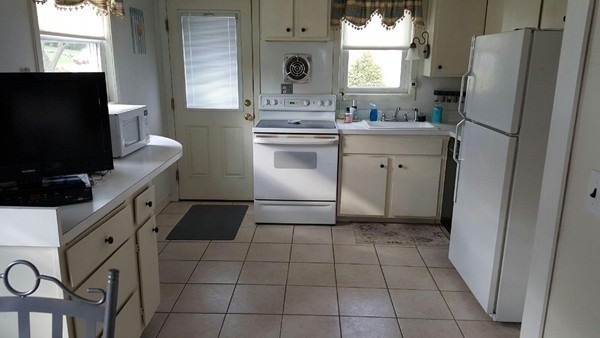 100 Hatherly Road Waltham, MA 02452 - Photo 4 of 11 Gallery Image 4