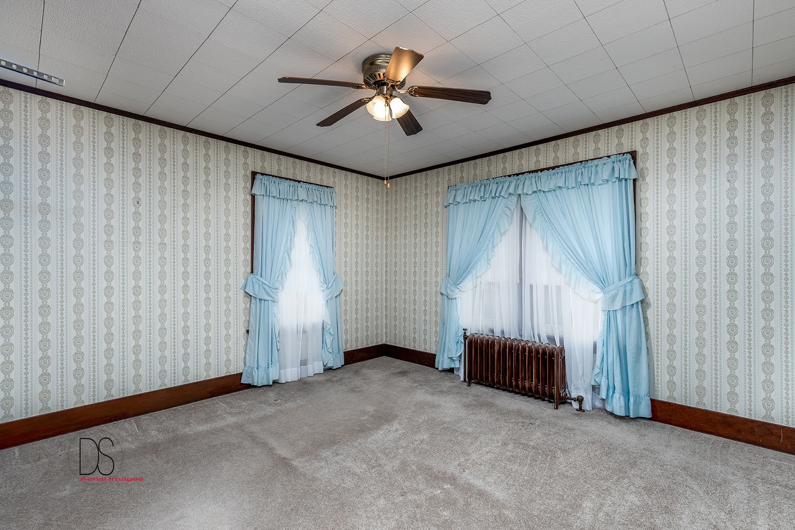 1006 North 2401st Road Ottawa, IL 61350 - Photo 16 of 35 en empty room with a ceiling fan and window