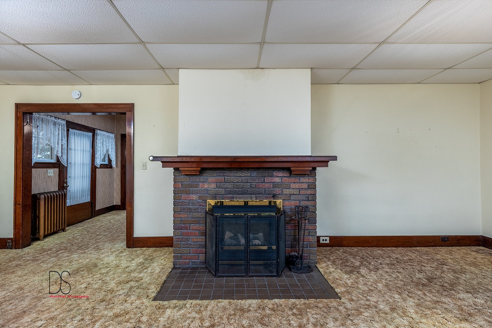 1006 North 2401st Road Ottawa, IL 61350 - Photo 5 of 35 a living room with a fireplace