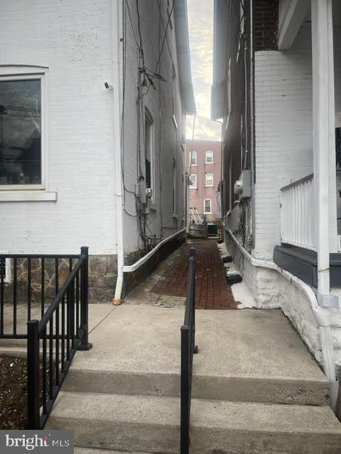 522 Fiot Avenue Bethlehem, PA 18015 - Photo 2 of 14