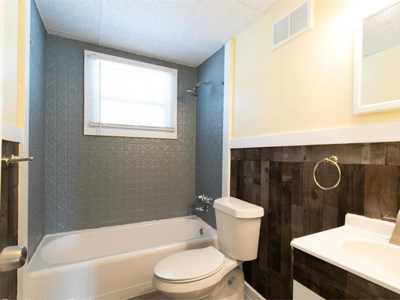 14411 Knox Avenue Warren, MI 48089 - Photo 4 of 10 Bathroom 2025-09-08