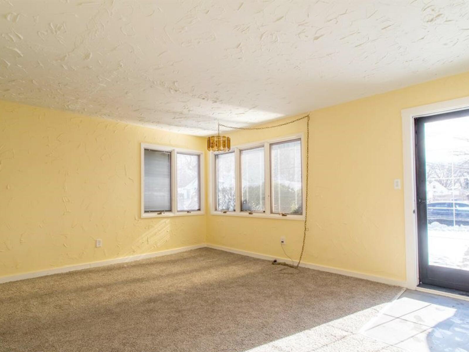 14411 Knox Avenue Warren, MI 48089 - Photo 6 of 10 Living Room 2025-09-08