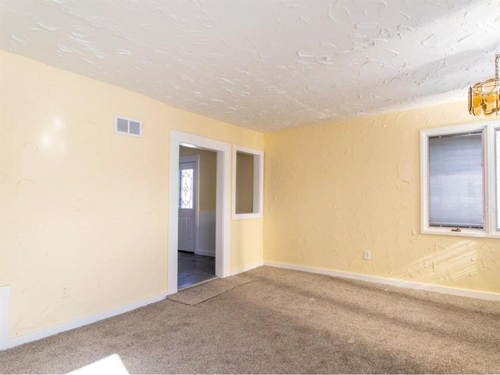 14411 Knox Avenue Warren, MI 48089 - Photo 7 of 10 Dining Room 2025-09-08