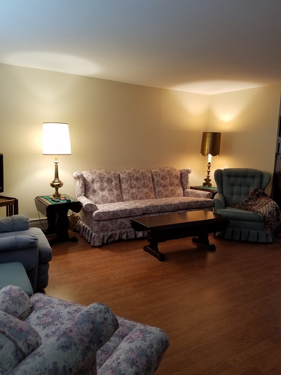 49 Manor Court, Unit 49 Springfield, MA 01118 - Photo 2 of 10 Gallery Image 2