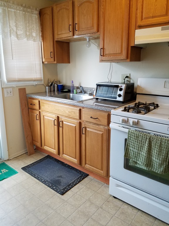 49 Manor Court, Unit 49 Springfield, MA 01118 - Photo 5 of 10 Gallery Image 5