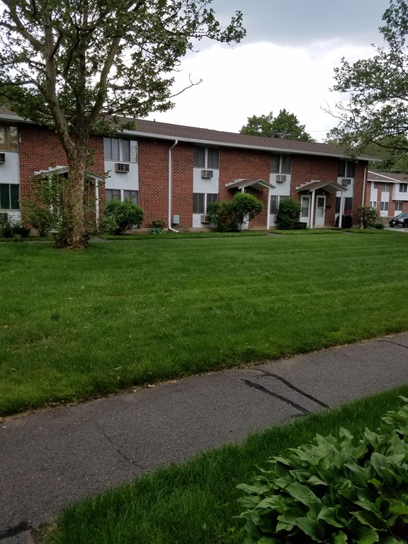 49 Manor Court, Unit 49 Springfield, MA 01118 - Photo 10 of 10 Gallery Image 10