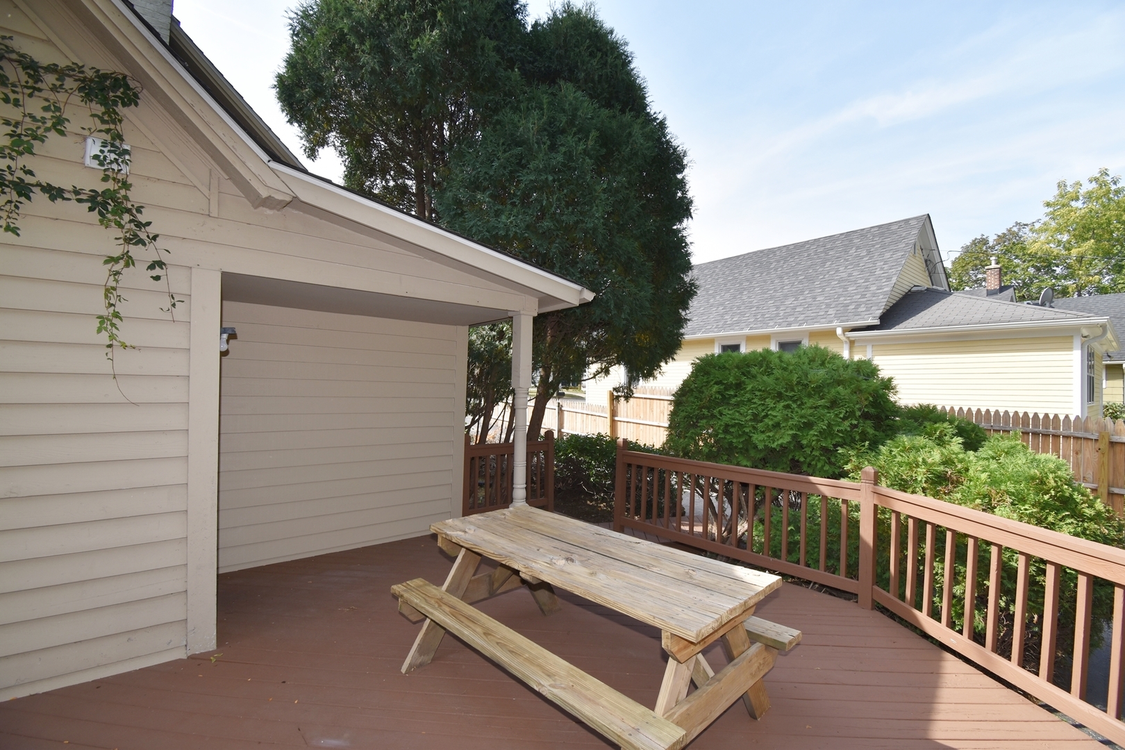 313 East State Street Geneva, IL 60134 - Photo 22 of 31 a view of balcony with wooden floor and fence