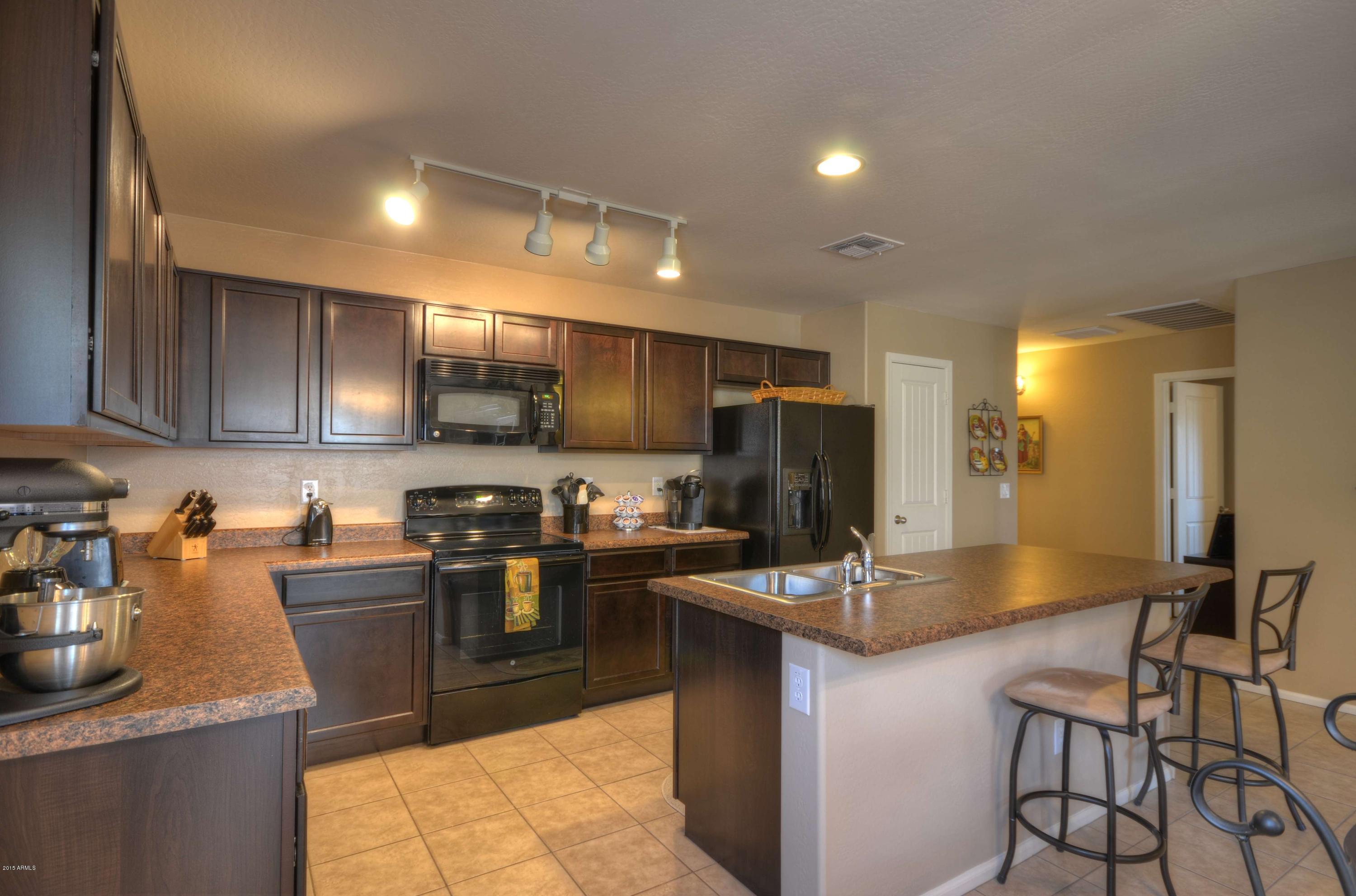 8715 West Payson Road Tolleson, AZ 85353 - Photo 12 of 30 Kitchen (4)