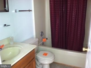 223 Roth Avenue Taneytown, MD 21787 - Photo 5 of 10 Bath