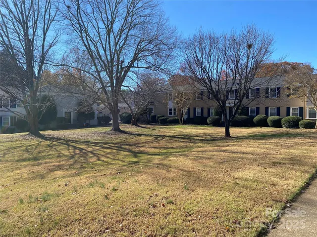 $304,900 | 524 Wakefield Drive, Unit A, Charlotte, NC 28209
