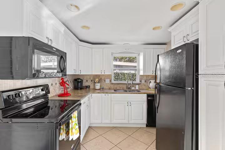 12381 Ridge Road Seminole, FL 33778 - Photo 14 of 35 Gallery Image 14