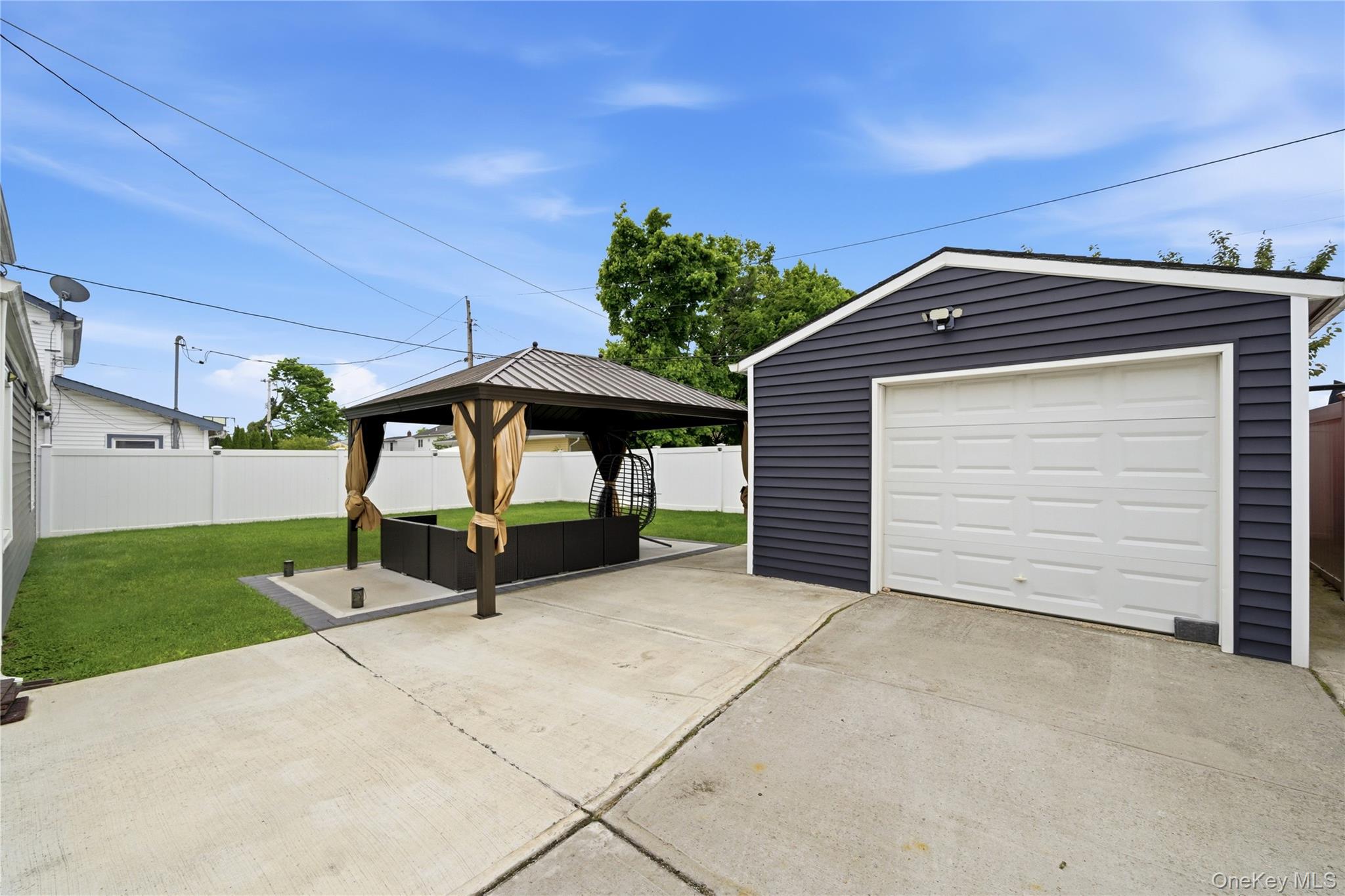 50 Ridge Lane Levittown, NY 11756 - Photo 4 of 27 a house with outdoor space