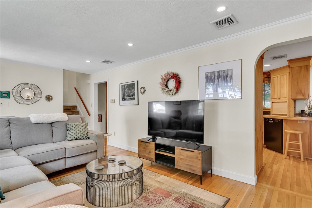 21 Constitution Road Lexington, MA 02421 - Photo 7 of 42