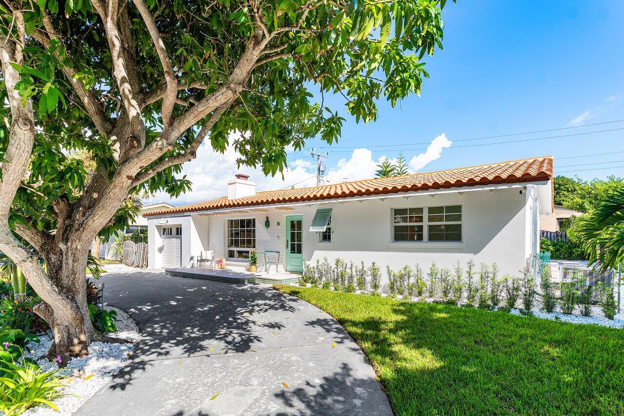 11 Hersey Drive Ocean Ridge, FL 33435 - Photo 27 of 32 Front of House