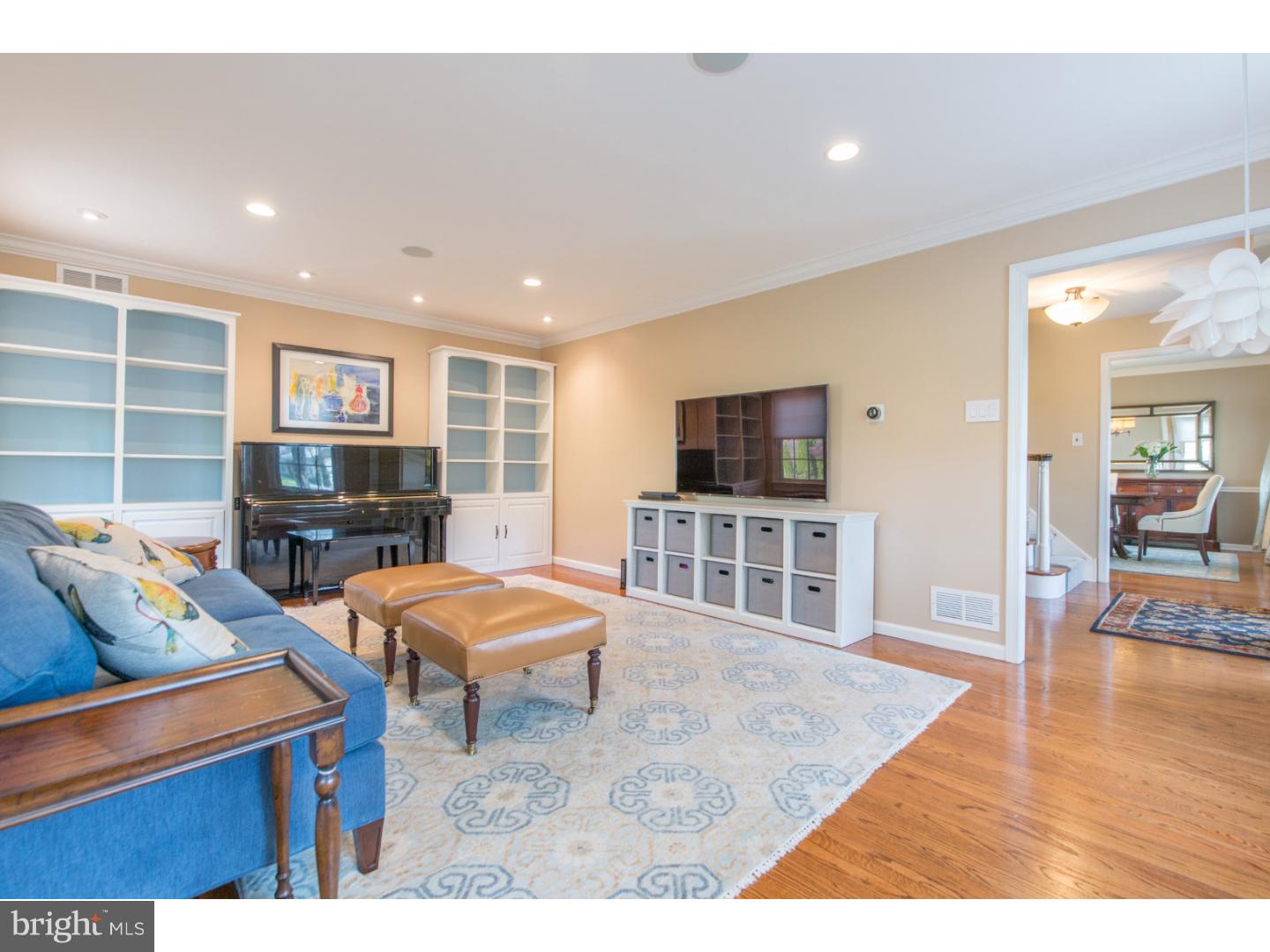 382 Ramsey Road Yardley, PA 19067 - Photo 12 of 25 Living Room