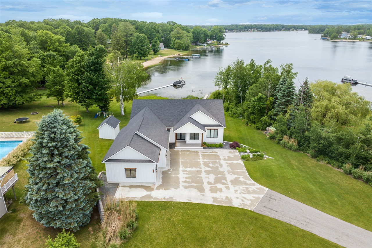 504 South East Silver Lake Road Traverse City, MI 49685 - Photo 6 of 77
