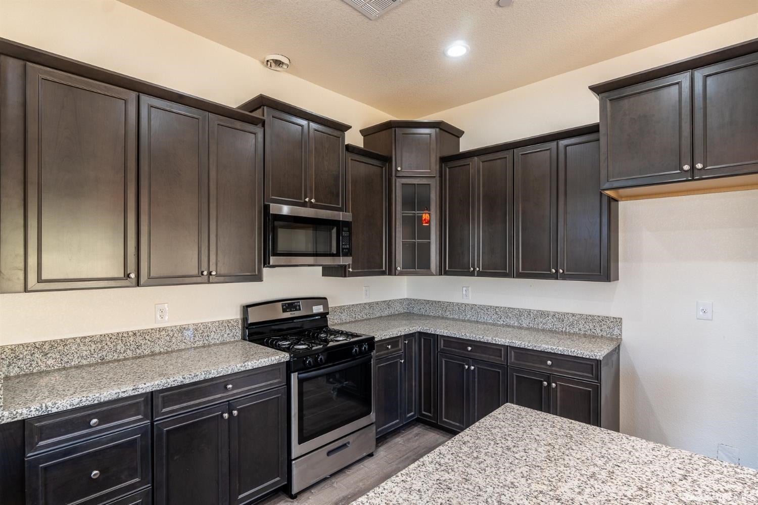22409 Mariposa Road Tehachapi, CA 93561 - Photo 5 of 21 Gallery Image 5