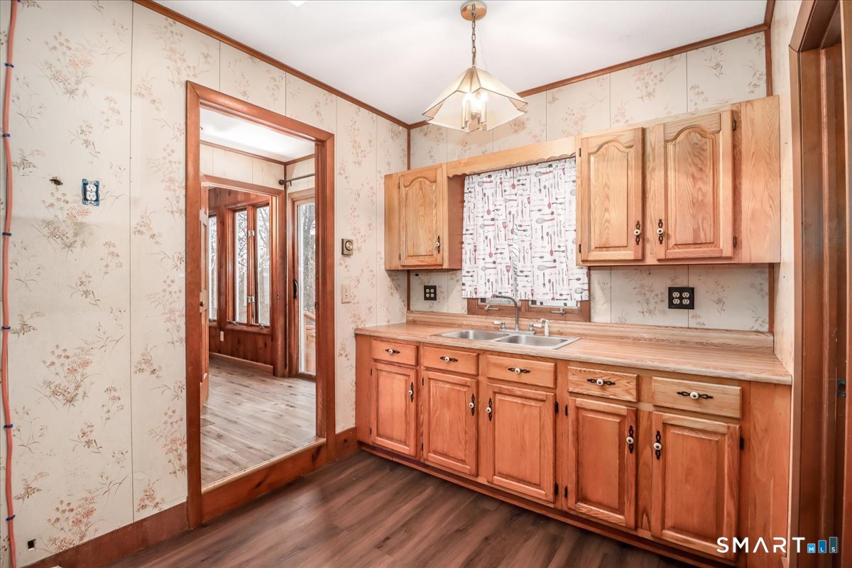 12 High View Road New Milford, CT 06776 - Photo 13 of 25 Wet bar