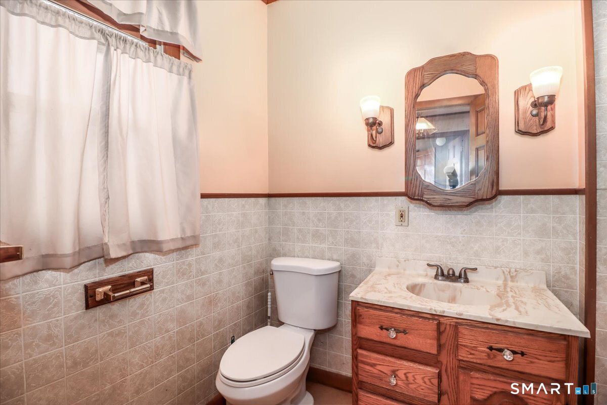 12 High View Road New Milford, CT 06776 - Photo 14 of 25 Bath