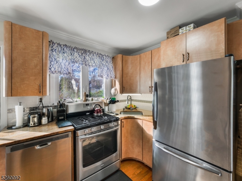 135 Hawthorne Avenue Springfield, NJ 07081 - Photo 11 of 22