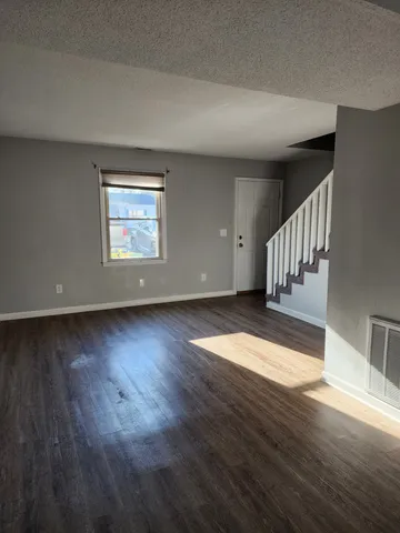 $1,100 | 105 Helen Street, Unit B, Tullahoma, TN 37388