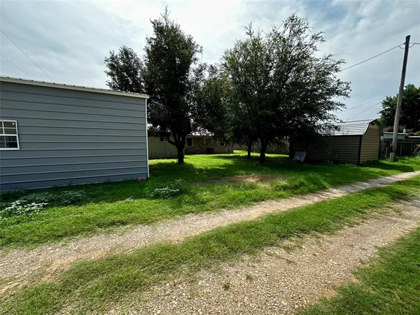 a view of a house with a back yard
