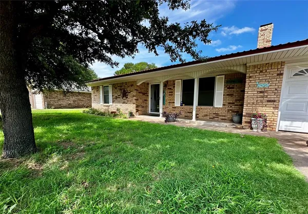 $199,900 | 1209 North Park Street, Seymour, TX 76380