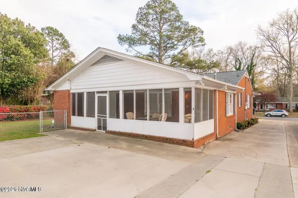 $2,400 | 1909 East 8th Street, Greenville, NC 27858