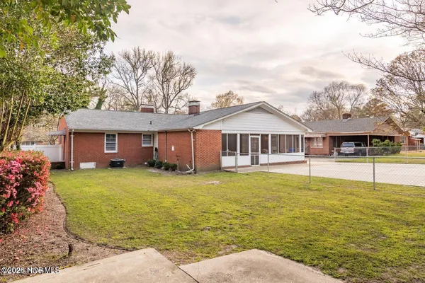 $2,400 | 1909 East 8th Street, Greenville, NC 27858