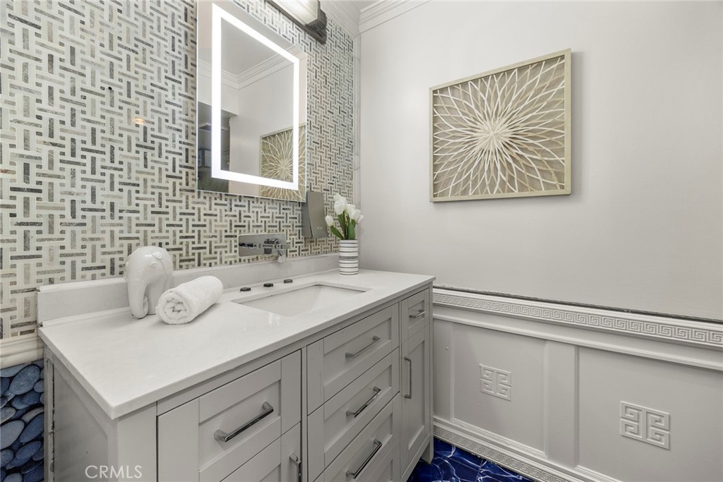 6641 East Canyon Hills Road Anaheim Hills, CA 92807 - Photo 23 of 44 a bathroom with a sink and a mirror
