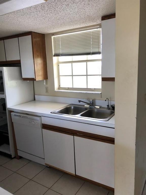 6355 La Costa Drive, Unit L Boca Raton, FL 33433 - Photo 9 of 14 kitchen