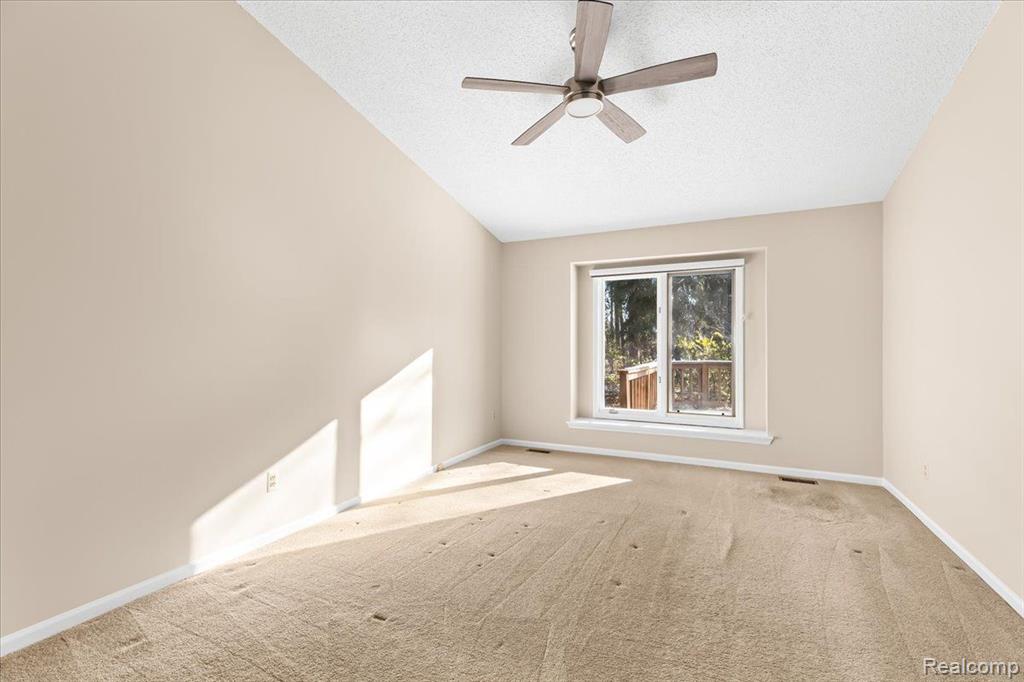 22245 River Ridge Trail Farmington, MI 48335 - Photo 19 of 33