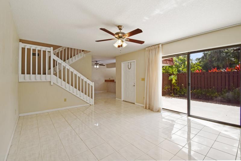 8535 Boca Rio Drive Boca Raton, FL 33433 - Photo 9 of 14 9