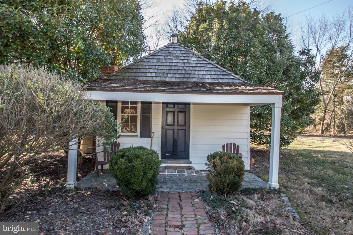 315 Farmhouse Road Accokeek, MD 20607 - Photo 24 of 30 a front view of a house with garden