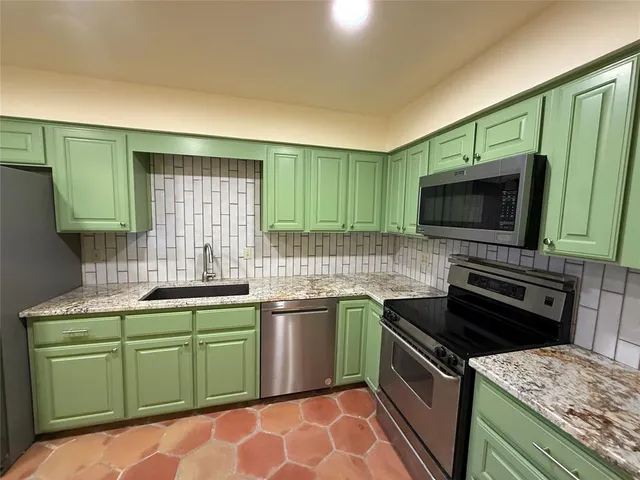 $2,595 | 12513 Burninglog Lane, Dallas, TX 75243