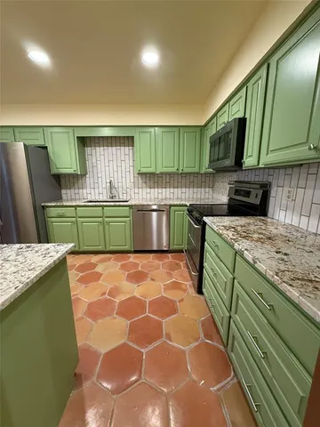 $2,595 | 12513 Burninglog Lane, Dallas, TX 75243