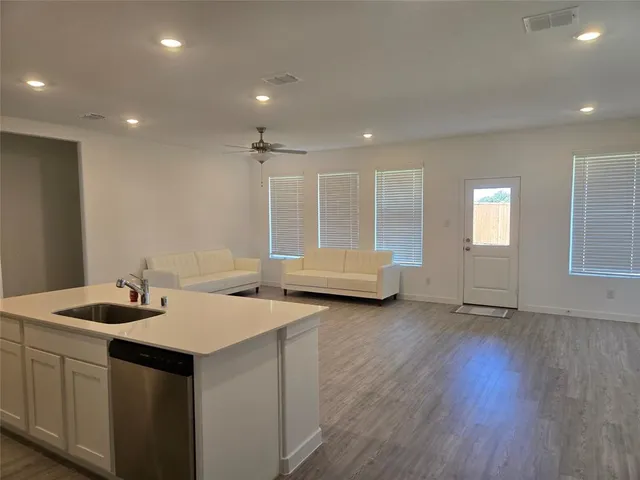 a view of a yard with basketball court