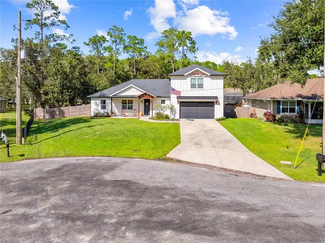 a bunch of flowers sitting in a lot