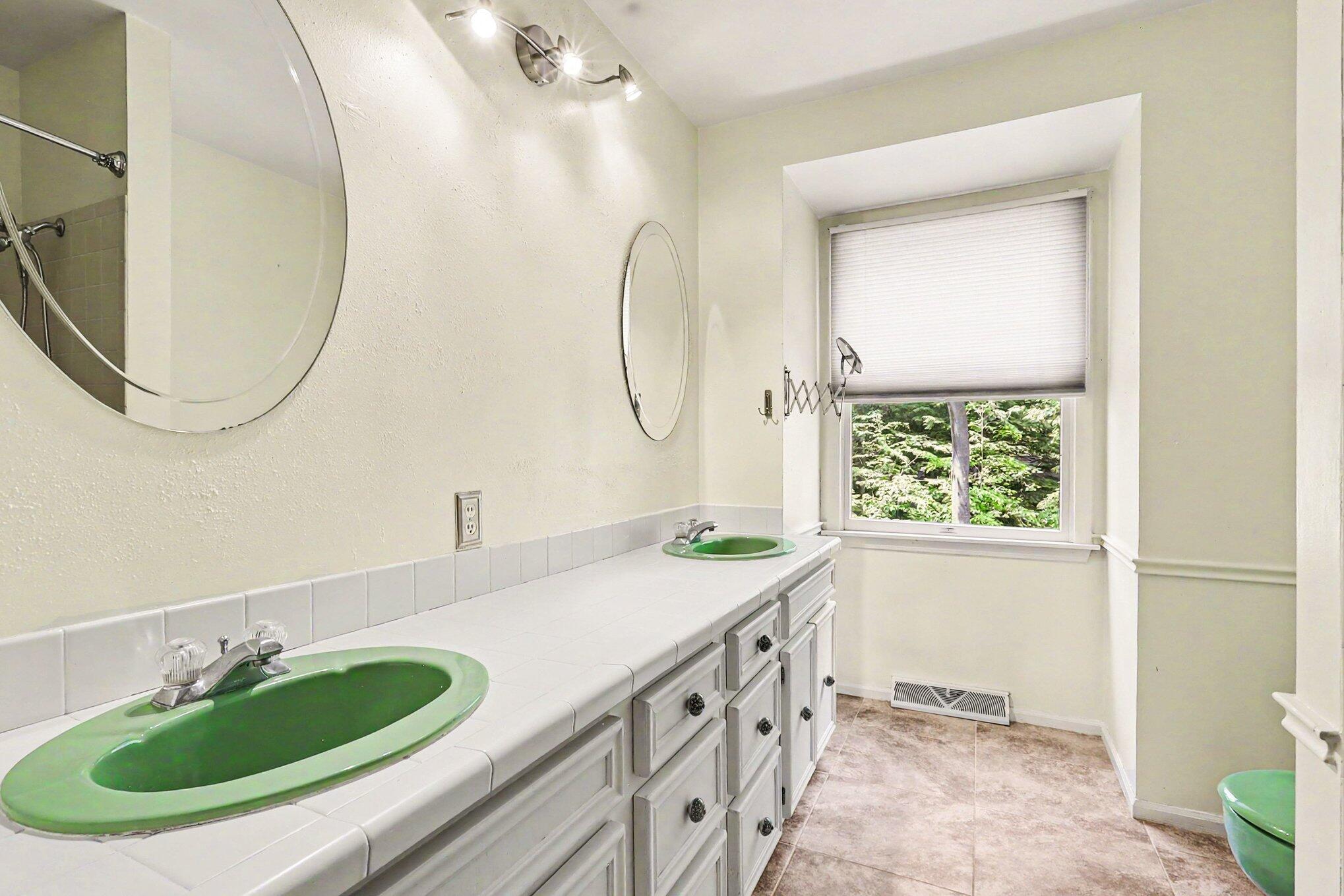 280 Portchester Road Holland, MI 49424 - Photo 21 of 28 021_file_9451