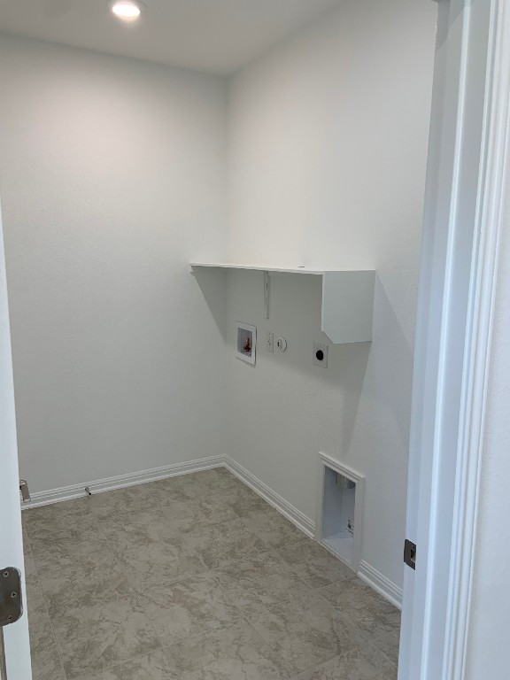 152 Lime Street Buda, TX 78610 - Photo 30 of 32 an empty room with a workbench