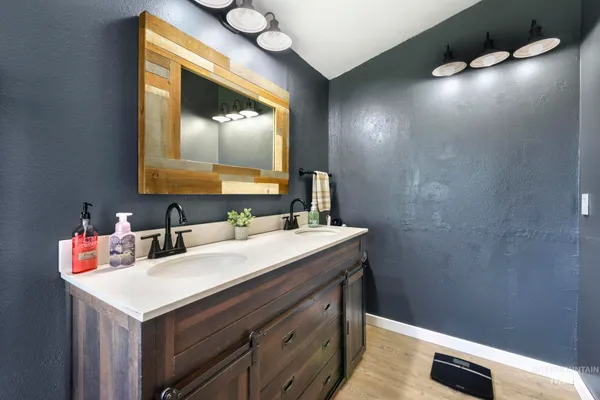 $499,000 | 26 East Huyser Drive, Shoshone, ID 83352