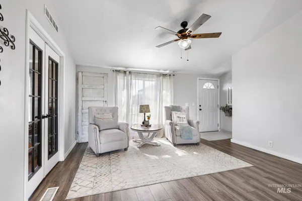 $499,000 | 26 East Huyser Drive, Shoshone, ID 83352