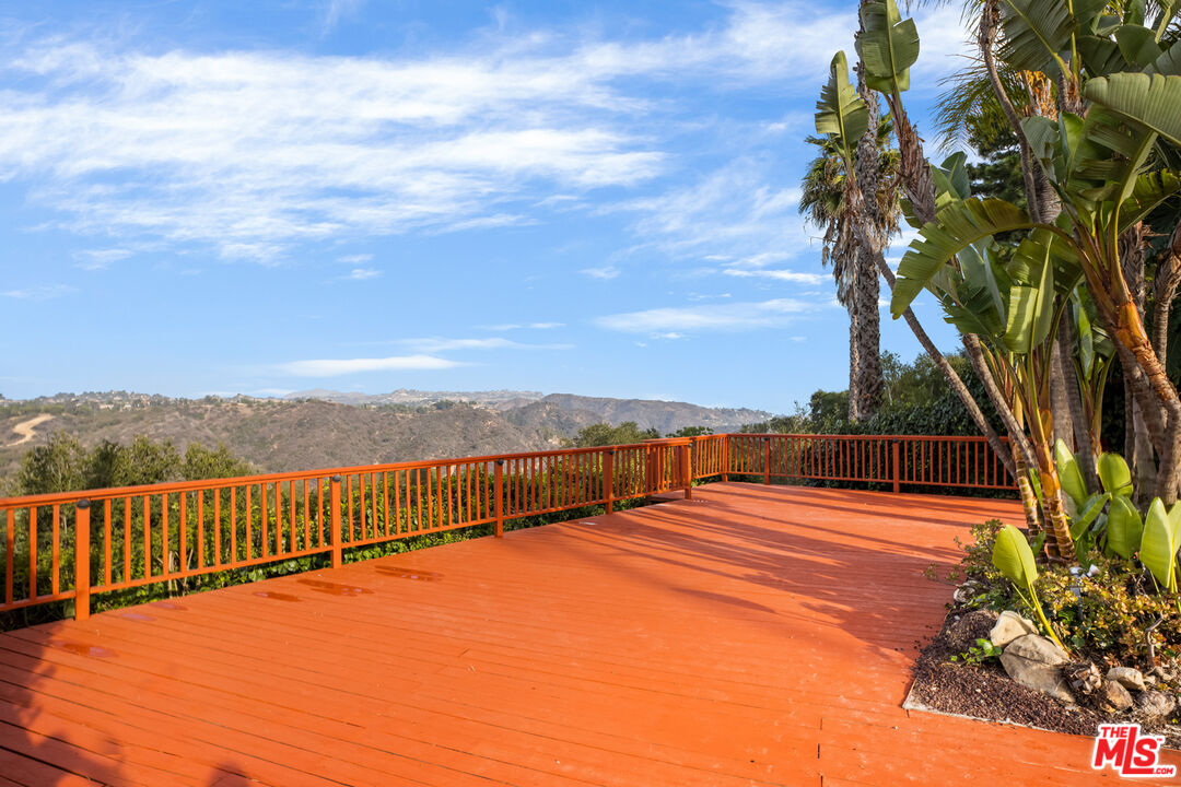 2254 Stradella Road Los Angeles, CA 90077 - Photo 24 of 27