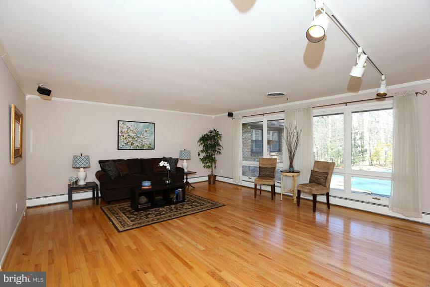 13205 Darnestown Road Gaithersburg, MD 20878 - Photo 6 of 25 Living Room