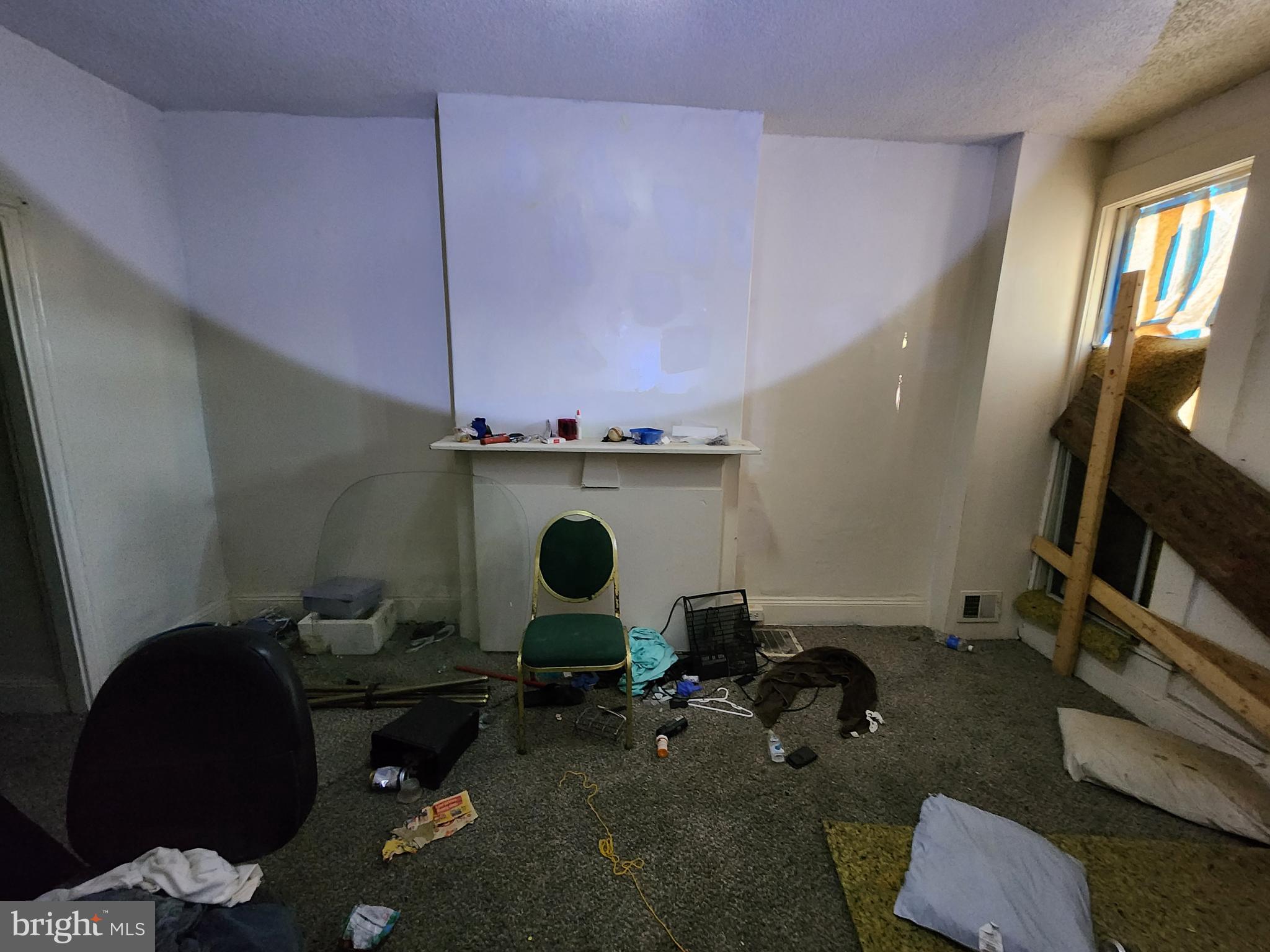 1719 Baker Street Baltimore, MD 21217 - Photo 2 of 16 a room with furniture and a flat screen tv